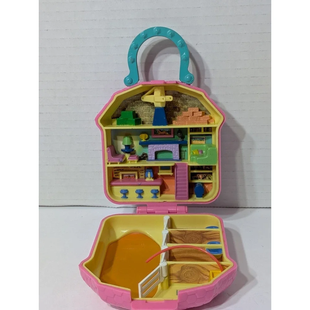 Polly Pocket  HAPPY TRAILS Club Horse Stable 1994 Vintage Compact Only